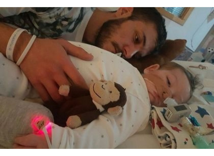 Charlie Gard con il papà